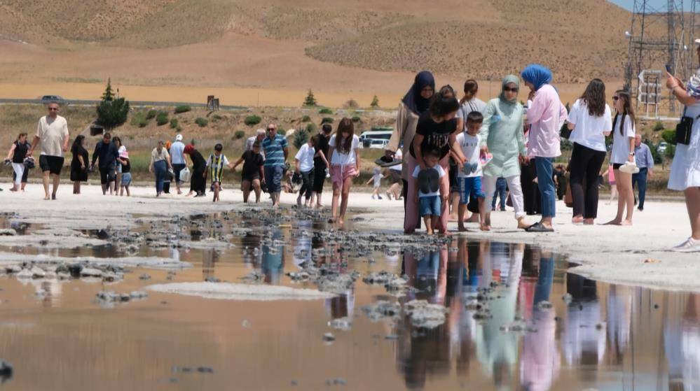 Tuz Gölü eşsiz manzara eşliğinde şifa sunuyor 18